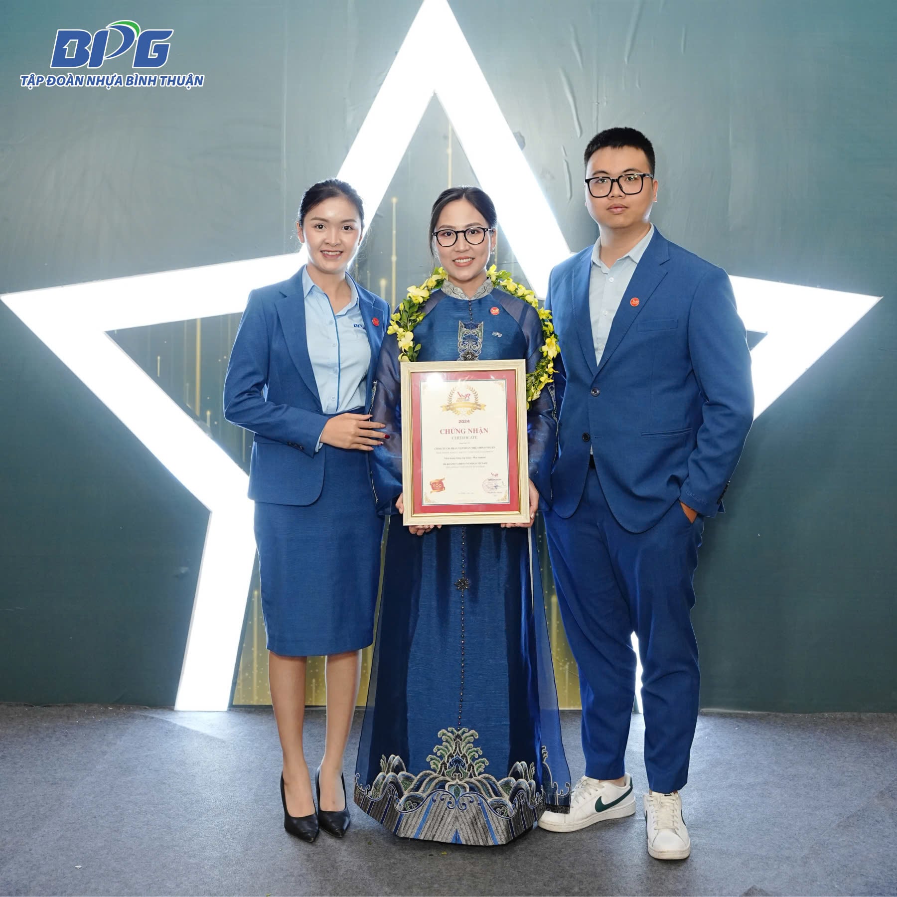 BPG management team at VNR500 award ceremony 2025, celebrating the Group's third consecutive year among Vietnam's Top 500 Largest Enterprises