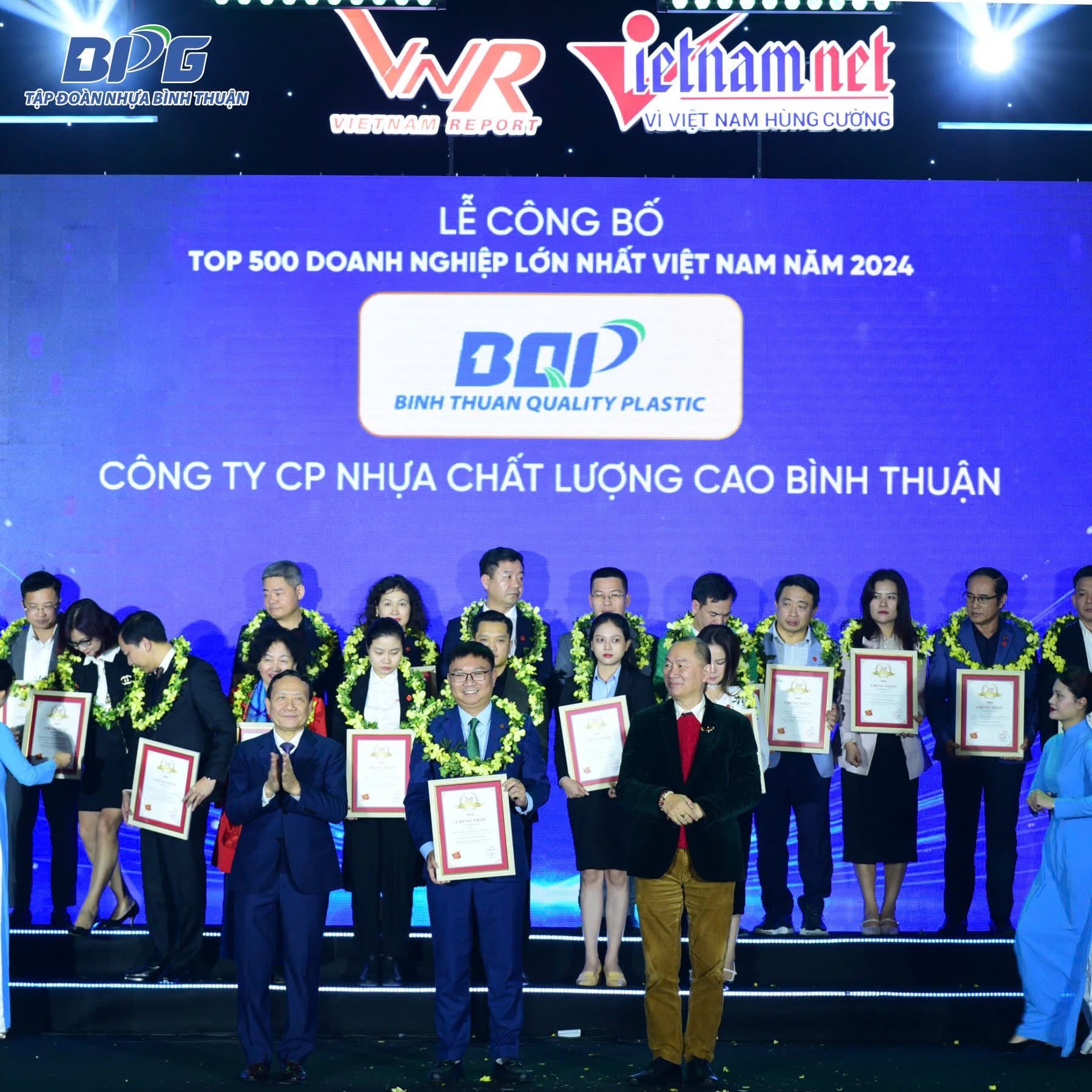 BQP - Binh Thuan Quality Plastic receiving VNR500 award for the second consecutive year at Vietnam's Top 500 Largest Enterprises ceremony 2025