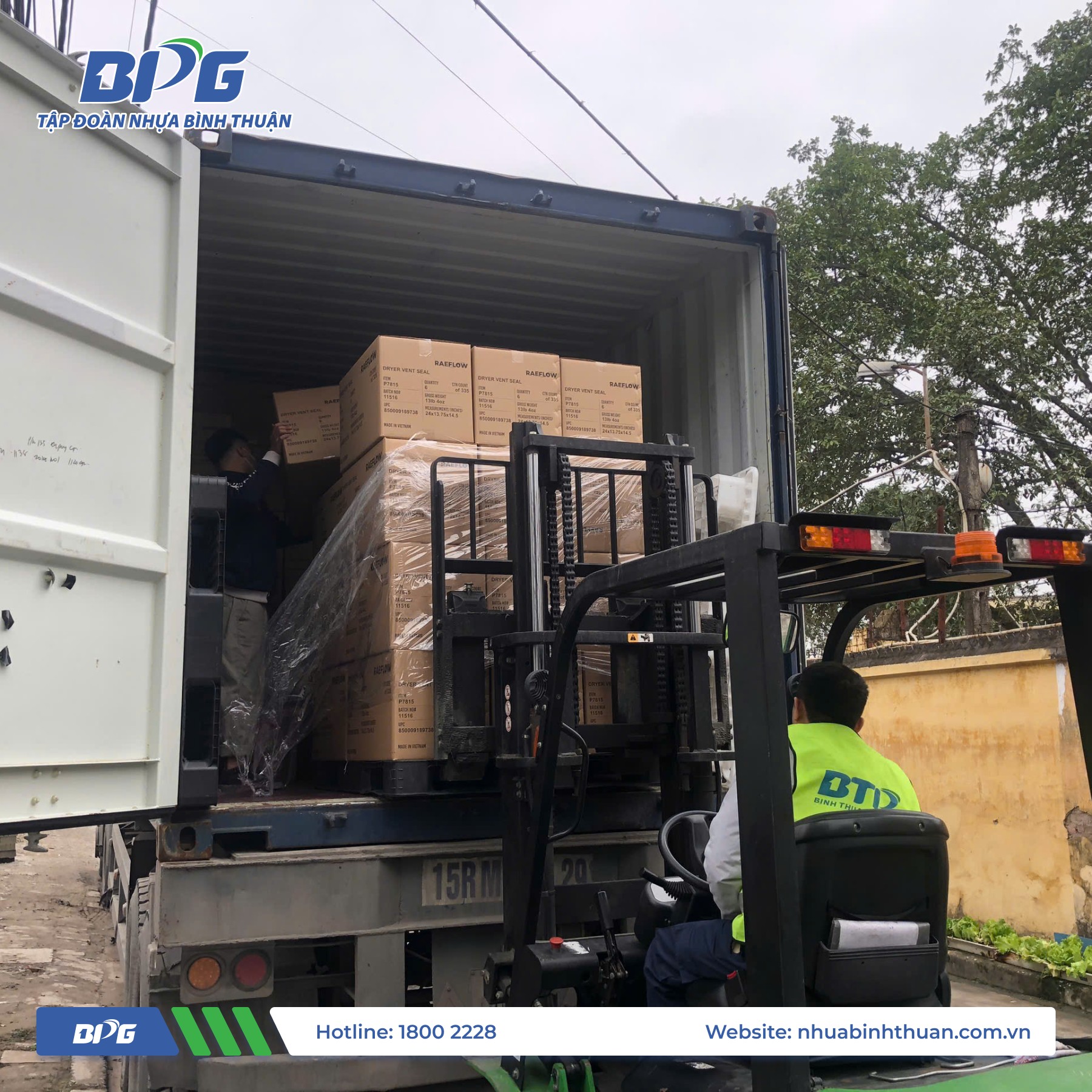 BPG warehouse staff loading container with agricultural plastic products for US export