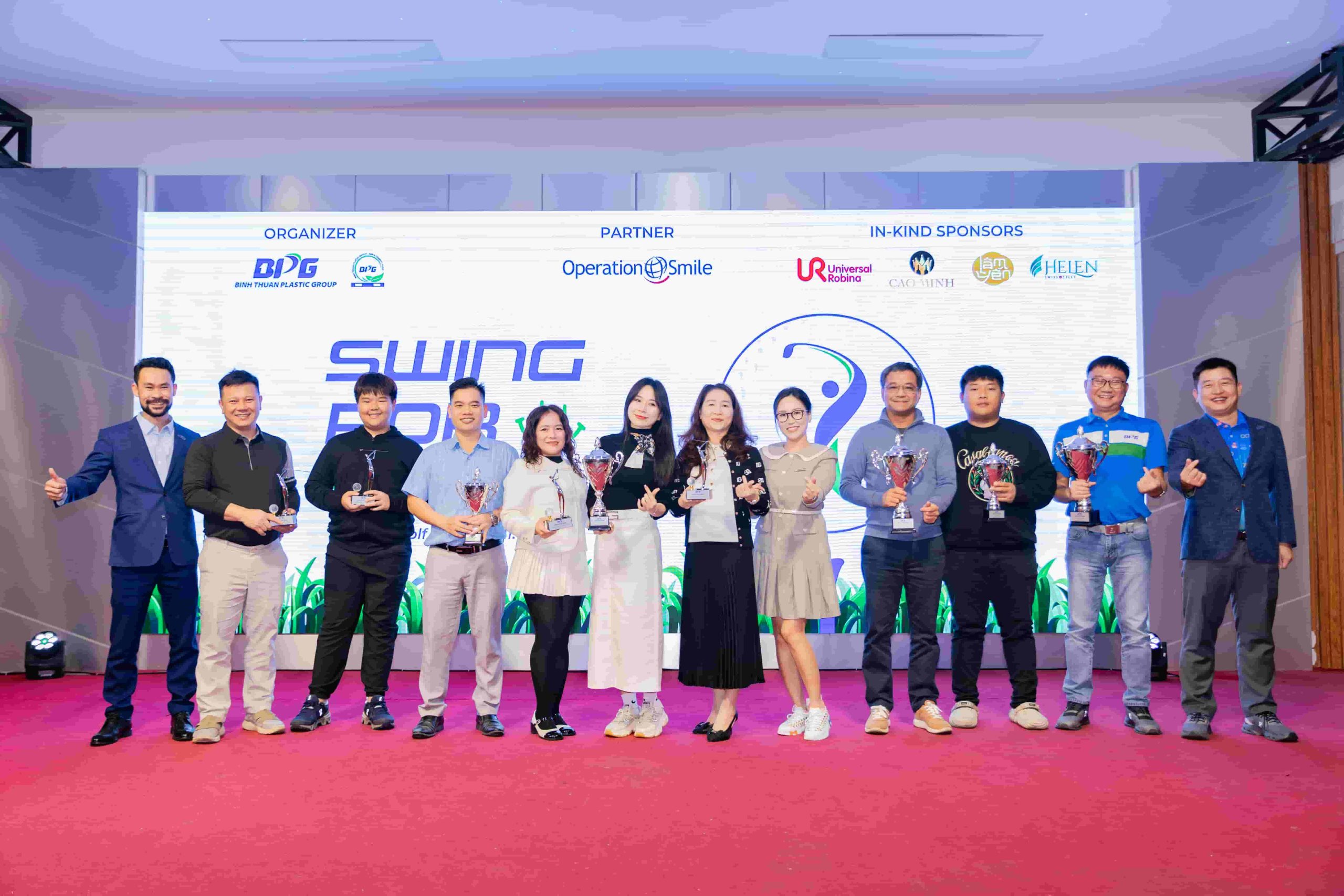Ban Lãnh Đạo BPG chụp hình lưu niệm cùng các Golfer xuất sắc của giải đấu
