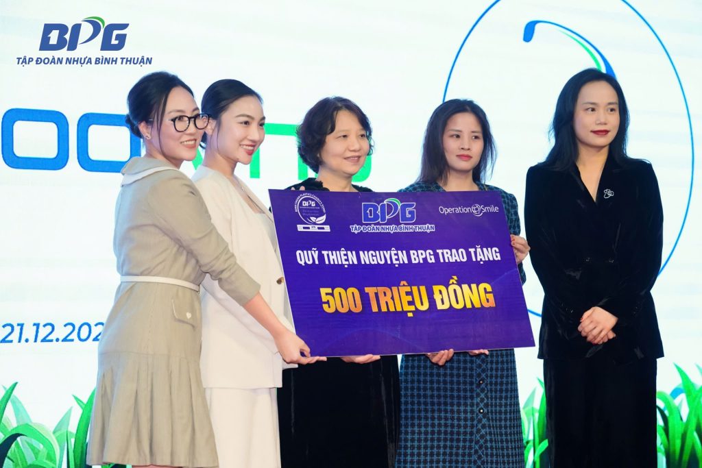 Nhựa Bình Thuận trao số tiền thiện nguyện 500 triệu đồng cho quỹ Operation Smile