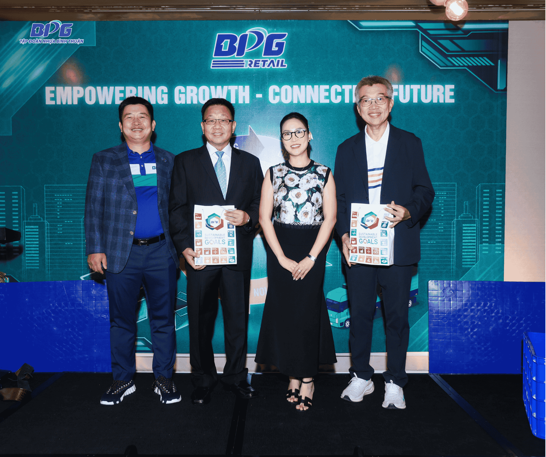 BPG chụp ảnh lưu niệm cũng đối tác tại sự kiện